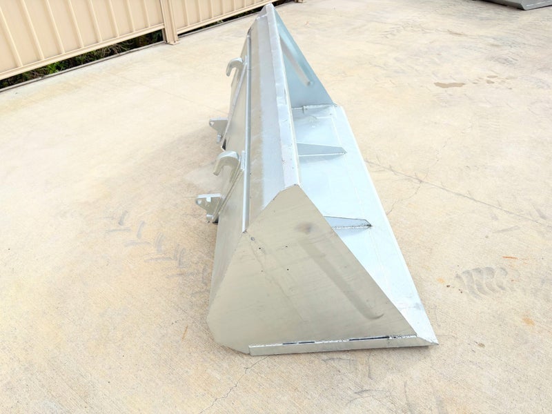 Novaquip 1KB2.0 Loader Bucket Euro Hitch 2.0m Carousel 2