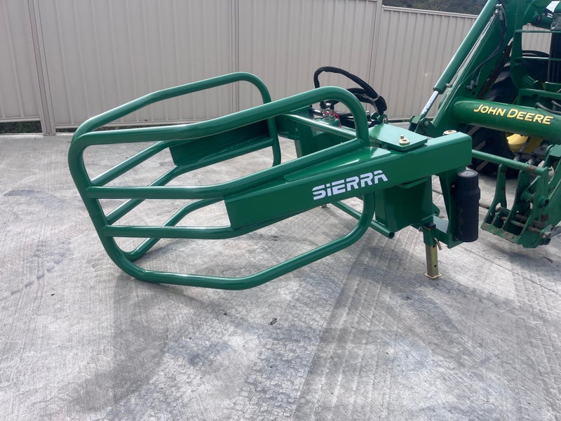 Bale Grab EUROHITCH + 3 Point Linkage Carousel 1