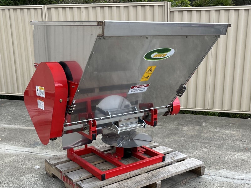 Iris Multi Spreader 780L Hydraulic Drive Carousel 1