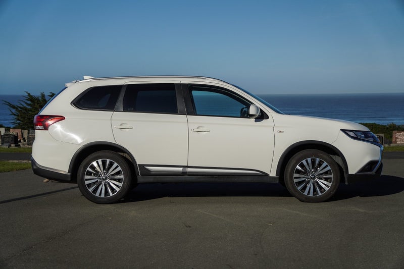 2022 Mitsubishi Outlander LS 2.4 4x4 7-seats, photo 2