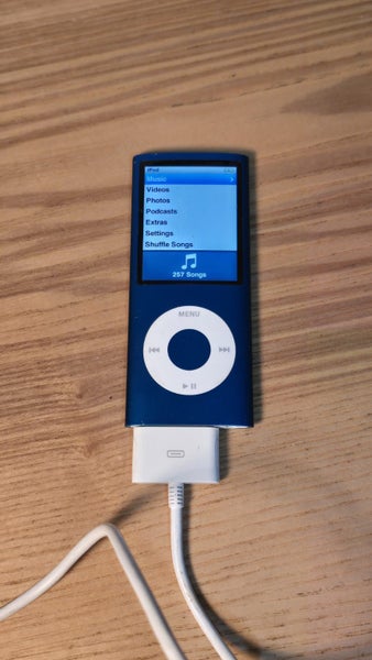 iPod Nano 5th gen Blue 8GB Carousel 1