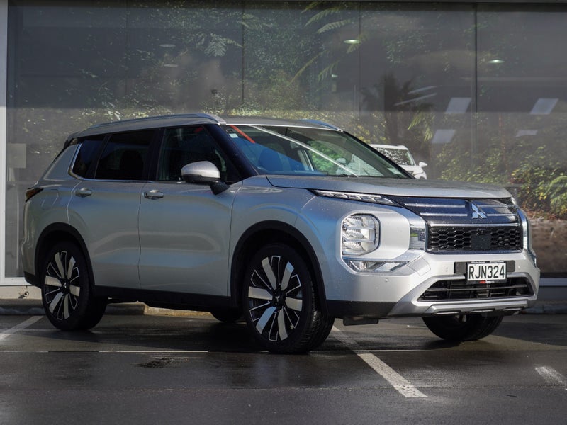 2025 Mitsubishi Outlander 2.5 PETROL XLS 2WD 7...