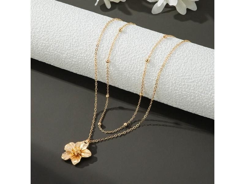 Dopamine Style Golden Flower Pendant Necklace For Women Carousel 1