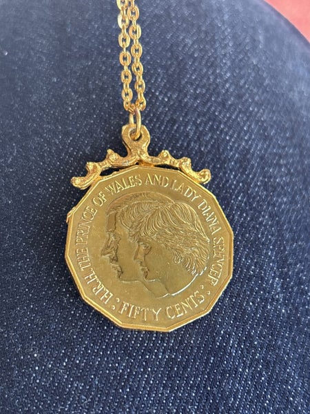 Vintage 1981 coin necklace Australian coin Princess Diana royal wedding Carousel 2