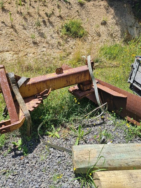 FORD 5000 TRACTOR AND ATTACHMENTS Carousel 6