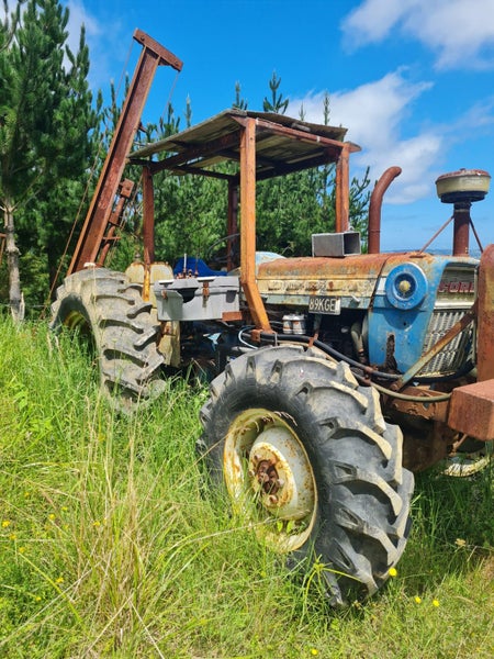 FORD 5000 TRACTOR AND ATTACHMENTS Carousel 2