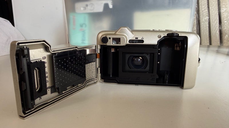 Yashica Zoomate 165SE Carousel 5