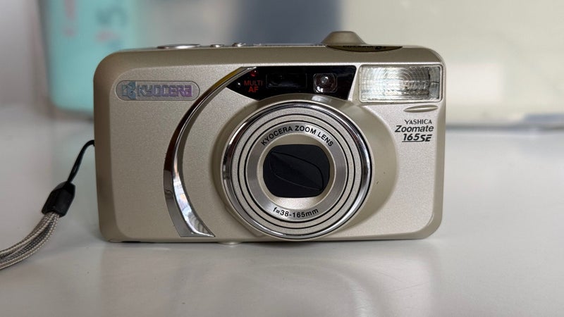 Yashica Zoomate 165SE Carousel 1