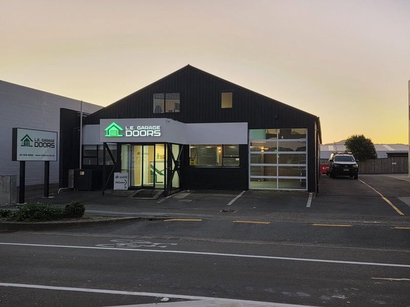 LE Garage Doors LTD Carousel 1