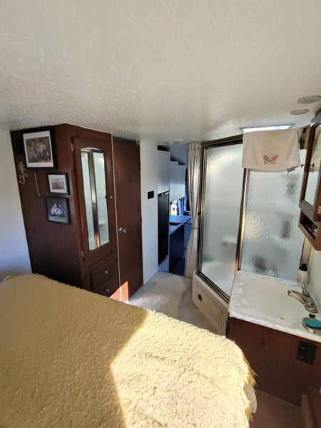 Tiny home on wheels4438181682361344011