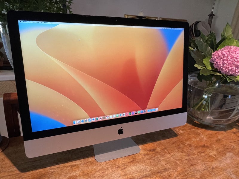 27" Apple iMac • 2TB Fusion Drive * (minor display issues) • $1 Reserve Carousel 1