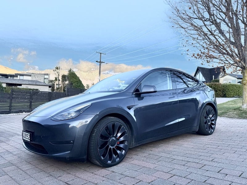 2024 Tesla Model Y Performance444553833208227841