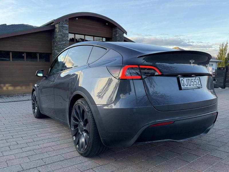 2024 Tesla Model Y Performance444553833208227842