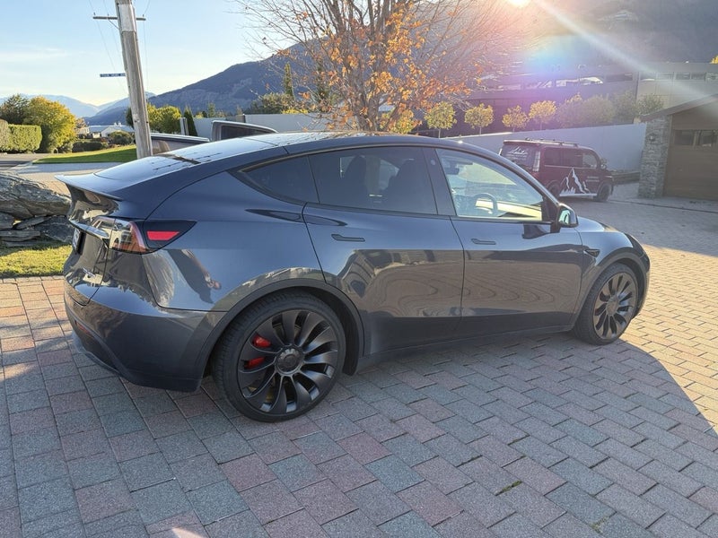 2024 Tesla Model Y Performance4445538332082278411