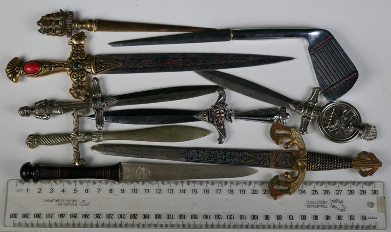 Collection of Mixed Antique & Vintage Letter Openers Carousel 9