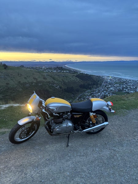 Triumph Thruxton 2005445709148153466883