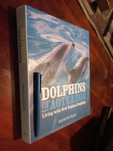 * Dolphins, NZ, maritime, marine, natural history .... Raewyn Peart