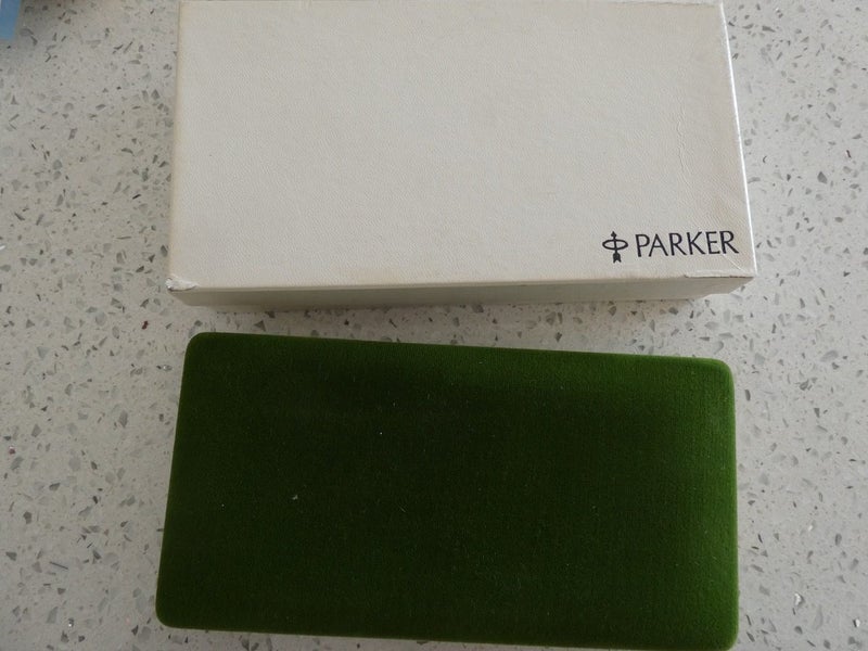 vintage Parker Harlequin Fountain Pen and Pencil set in Velvet Case Carousel 2