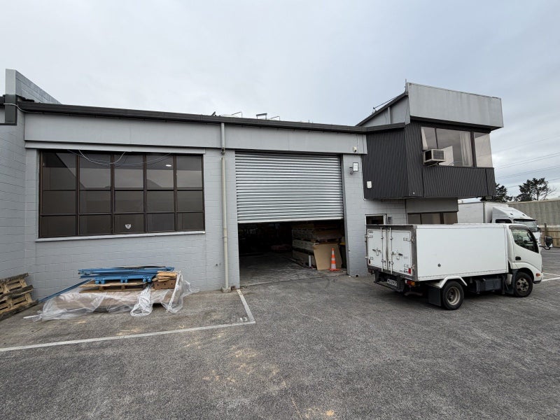 Image 1 of 7