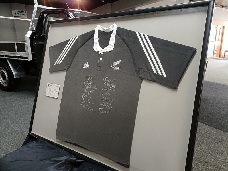 New Zealand Sevens “Golden Era” Signed Jersey – Collector’s Must-Have Carousel 3
