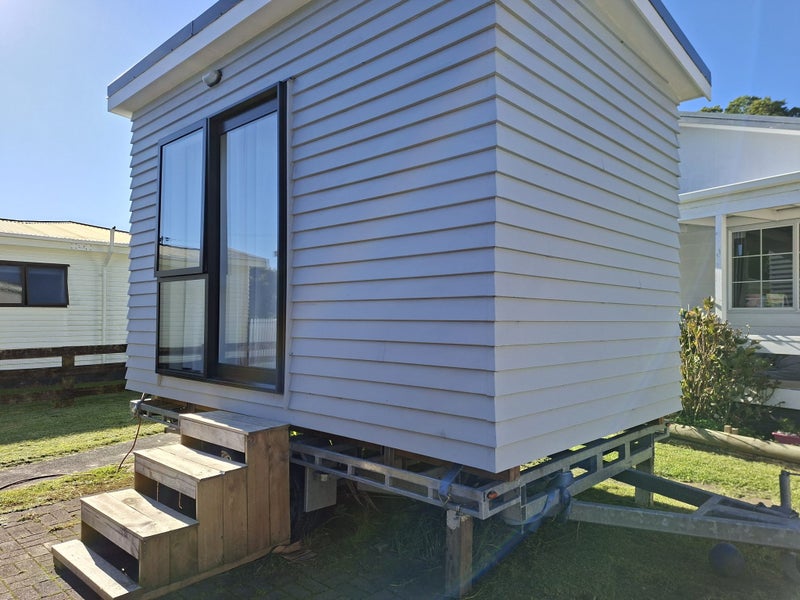 Tripple Insulated Timber Framed Weatherboard 10x2.4m Portable Cabin & Trailer