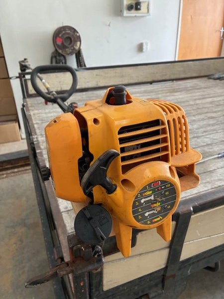 CHAINSAW PRUNING Carousel 1