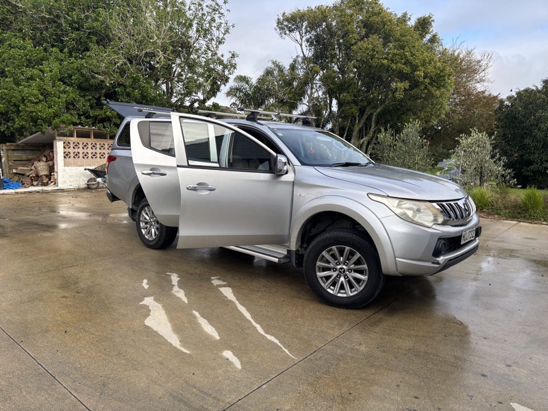 2017 Mitsubishi Triton D/Cab Glxr