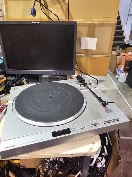 Sanyo TP-X3 direct drive turntable Carousel 2