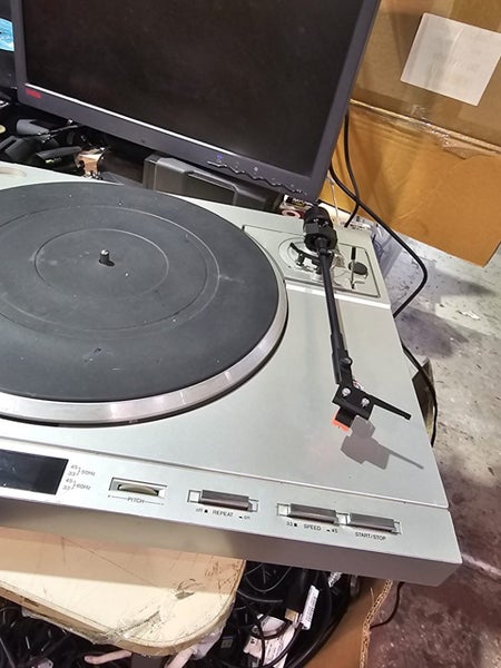 Sanyo TP-X3 direct drive turntable Carousel 3