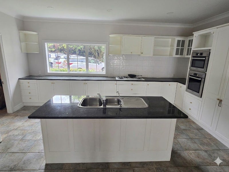 $1 Reserve Granite natural stone polished finish with sink and hob Carousel 1