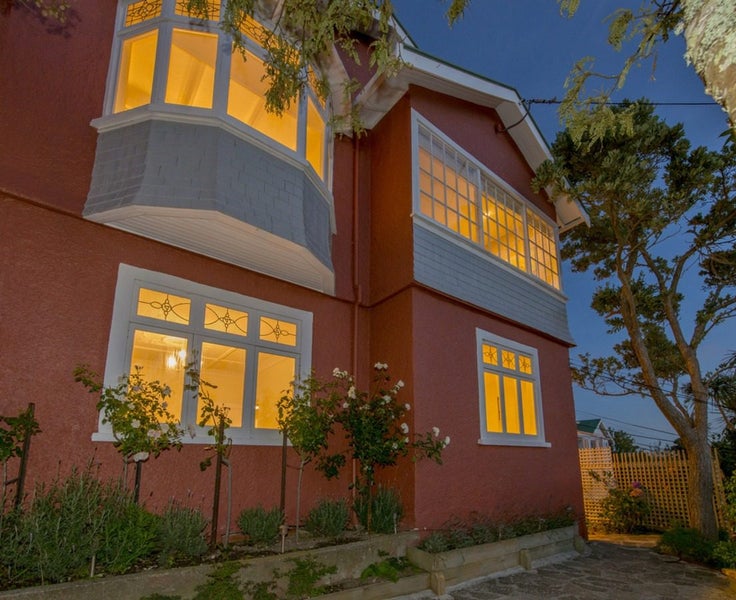 Image 1 of 7