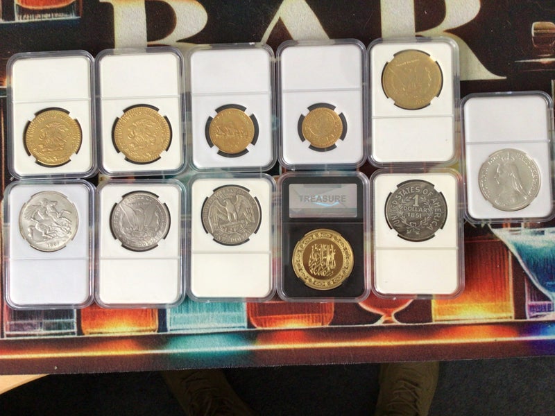 SILVER AND GOLD COINS IN PLASTIC CASES Carousel 12
