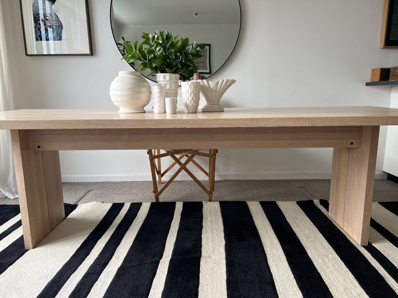 John Pawson designed table, Indice design Akl . Carousel 1