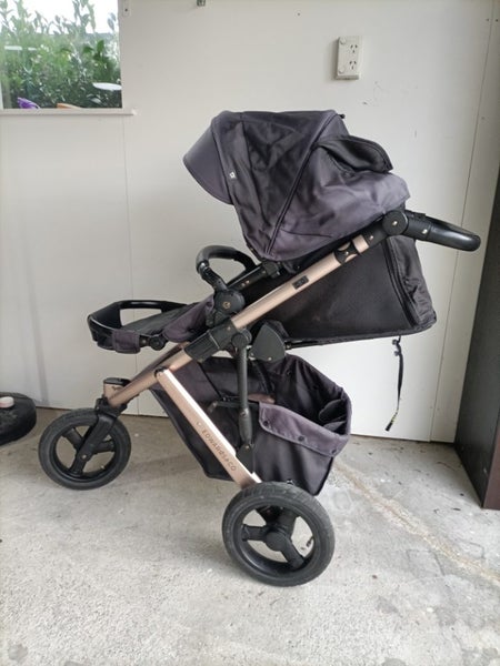 Edwards and co pram + lascal buggyboard448930236272496643