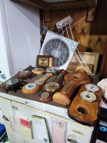 Barometer bulk lot Carousel 1