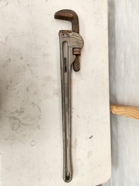 Toptul 36inch pipe wrench Carousel 1