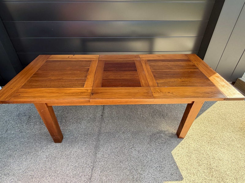 Solid timber extendable dining table449926974156328964