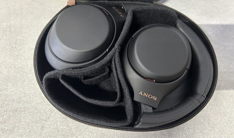 Sony WH-1000XM4 Noise Cancelling Headphones – Excellent Condition Carousel 2