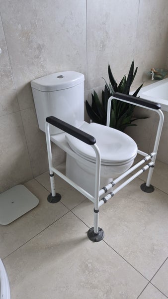 Toilet Safety Surround Stand with Suction Cups for Stability Carousel 1