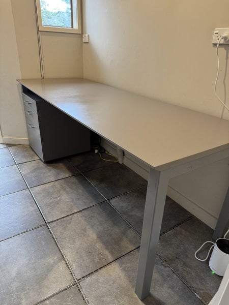 Quality custom built office furniture - large desk Carousel 1