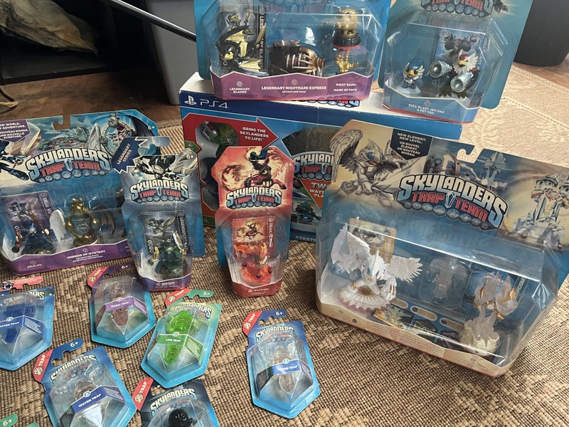 Skylanders TRAP TEAM Boxed Figures & Traps Ultimate Collection Carousel 2