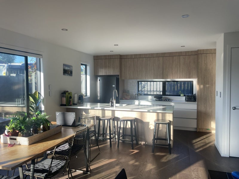 Point Chevalier, 3 bedrooms, $385 pw