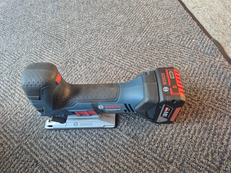 Bosch Jigsaw with battery and charger Carousel 2
