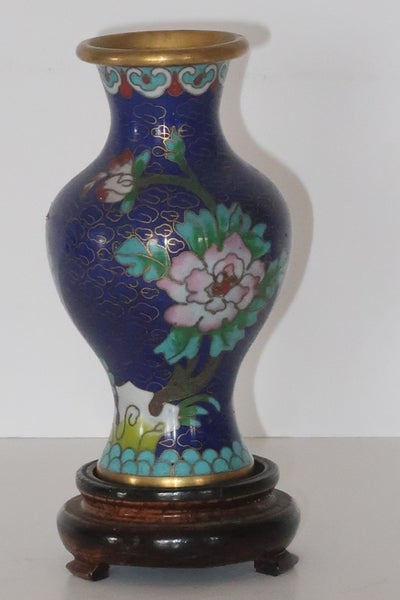 ***SWEET CLOISONNE VASE ON PLYNTH*** Carousel 1