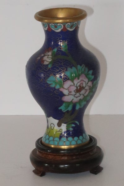 ***SWEET CLOISONNE VASE ON PLYNTH*** Carousel 2