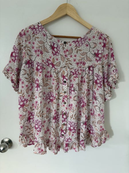 Avamia floral top sz10 Carousel 2