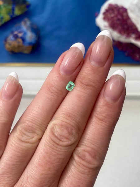 $1RES ~ 0.36ct Colombian Emerald Carousel 1