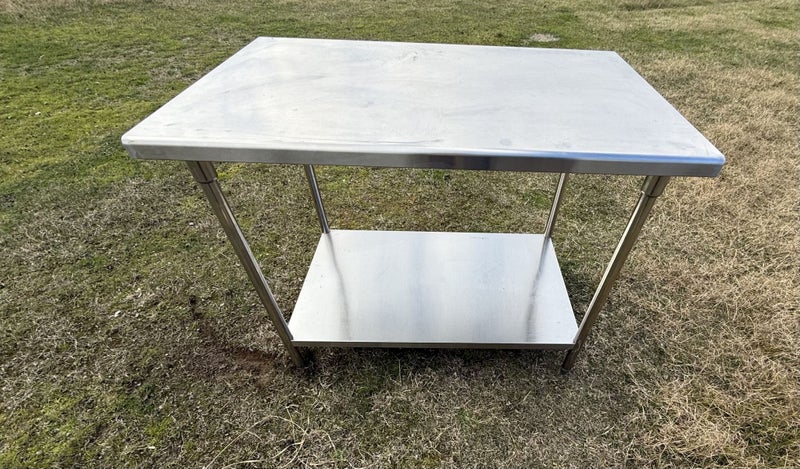 Commercial S/S Bench with Shelf Carousel 2