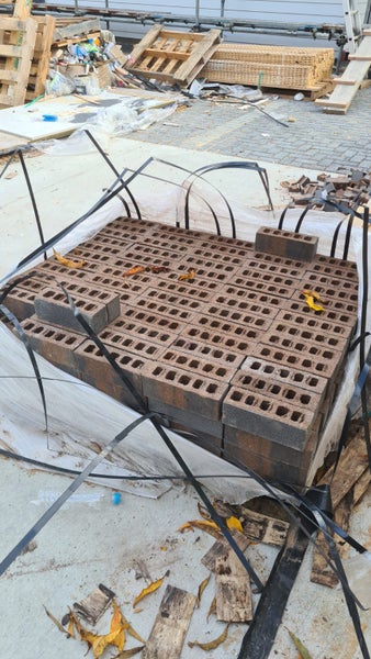 bricks Carousel 1