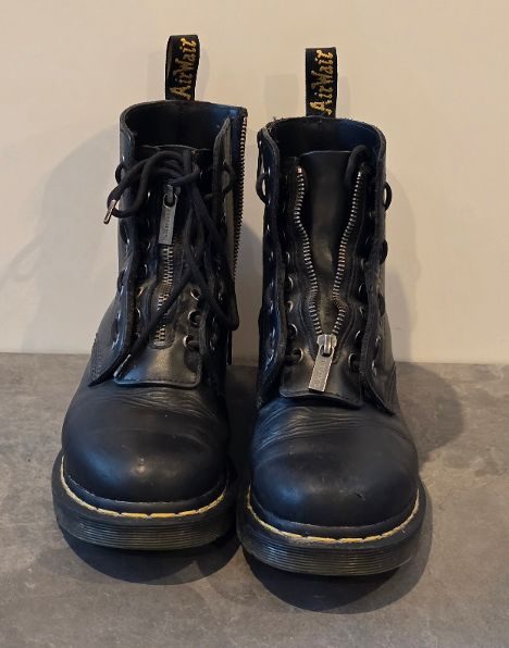 Dr. Martens "Airwair" bouncing soles Zavala leather black Combat Boot unisex. Carousel 1